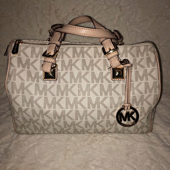 Michael Kors Handbags - ✨Michael Kors Purse✨